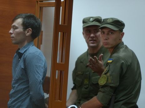 Суд в Житомире изменил меру пресечения подозреваемому в госизмене блогеру Муравицкому на ночной домашний арест