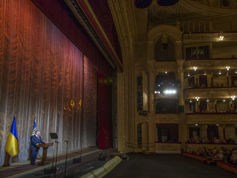 Порошенко: Доля украинского языка на телеканалах страны недопустимо мала