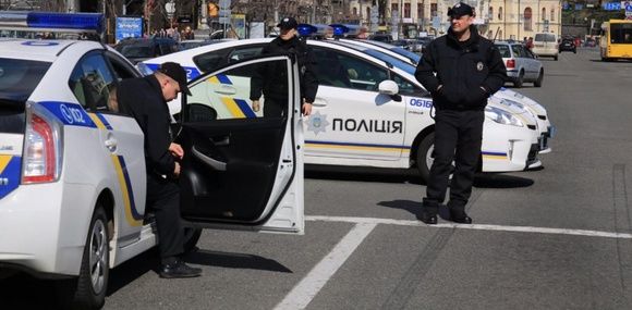 Полиция: Перед началом празднования Дня Независимости взрывотехники и кинологи обследовали центр Киева