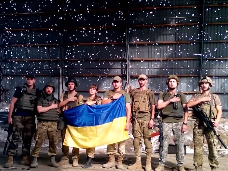 Украинские десантники спели гимн под обстрелами в Авдеевке. Видео