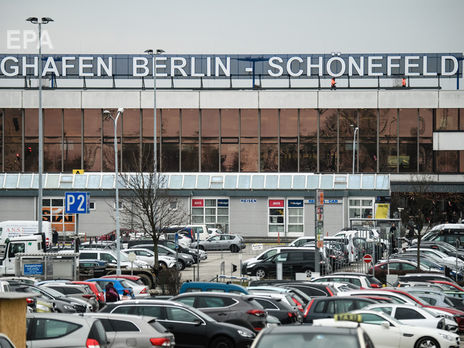 ﻿49 українців не встигли вилетіти з Берліна через черги на паспортному контролі – посольство