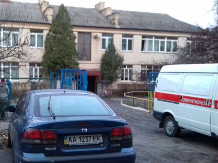 ﻿У Києві спалахнула пожежа в дитячому садку, загинув охоронець