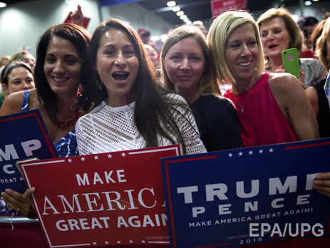 Опрос: Клинтон опережает Трампа на 13%