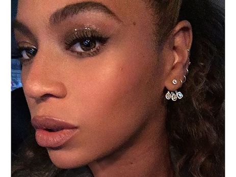 Бейонсе выпустила коллекцию свитшотов и аксессуаров, посвященных своему альбому Lemonade