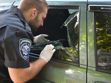 В Николаеве злоумышленники расстреляли авто местного жителя и похитили более 2,5 млн грн