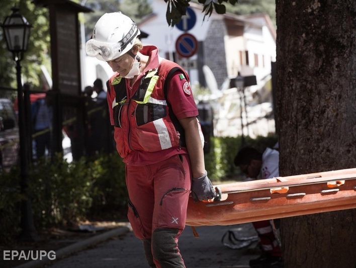 В Италии объявили национальный траур по жертвам землетрясения