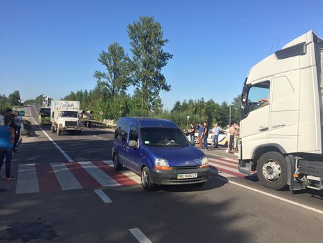 Протестующие против возобновления работы грибовичской свалки разблокировали выезд из Львова