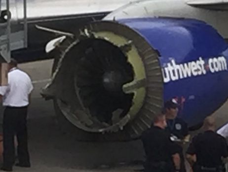 В США пилоты посадили пассажирский самолет, у которого в полете оторвался двигатель