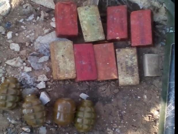 Пограничники нашли на Донбассе тайник с гранатометами и тротиловыми шашками