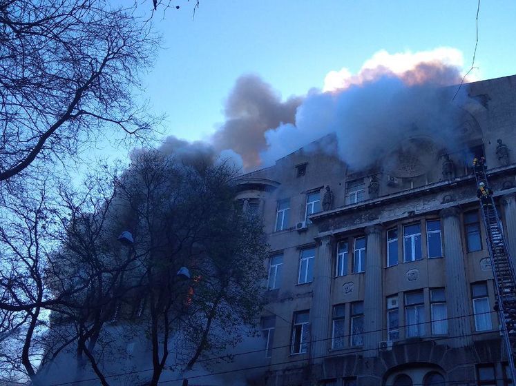 В результате пожара в колледже в Одессе пострадали 12 человек, среди них четверо спасателей – ГСЧС
