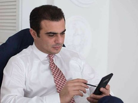 ﻿Україна воює із РФ. А із Зеленського та його команди вимагають результатів так, ніби йдеться про мирну країну