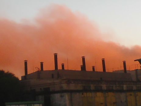 В Мариуполе зафиксировали выбросы в атмосферу на меткомбинате имени Ильича. Видео