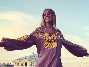 Собчак надела платье-вышиванку от украинского дизайнера