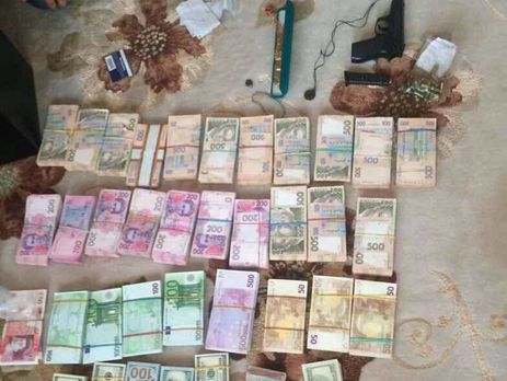 ГПУ: У задержанного начальника Госфискальной службы Киевской области изъяли $68 тыс., €100 тыс. и 1 млн грн
