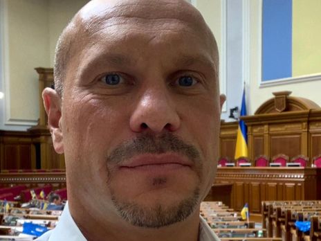 Кива в Верховной Раде смотрел видео с мужчиной, севшим голым задом на лицо другого