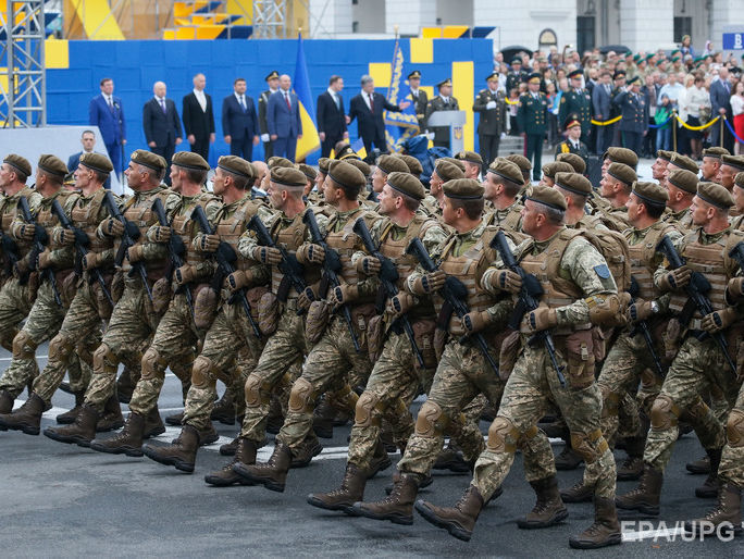 Порошенко наградил 78 украинских военных за бои под Песками, Авдеевкой, Опытным и Горловкой