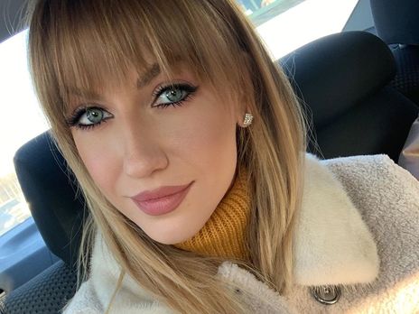 Никитюк примерила темный парик и спела песню из репертуара Варум