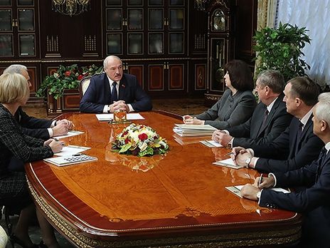 Раніше Лукашенко звільнив із посади глави адміністрації Наталію Кочанову