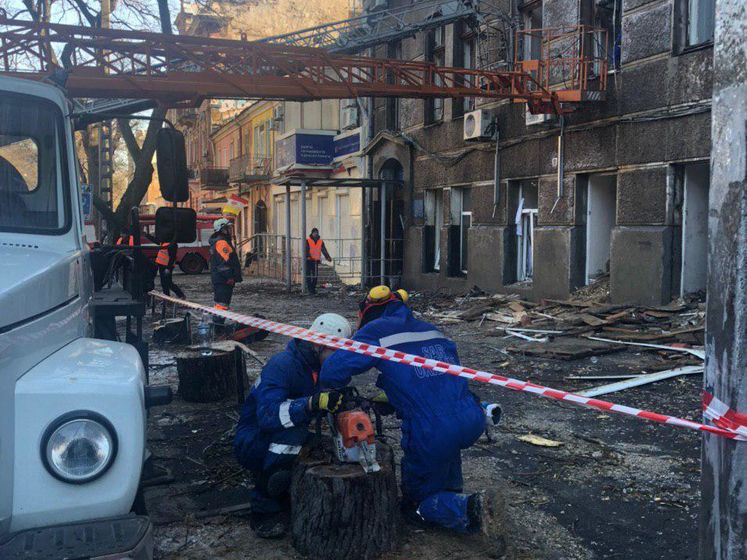 Пожар в центре Одессы. Из-под завалов извлекли еще одно тело