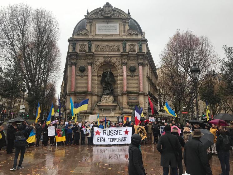 ﻿У Парижі напередодні нормандського саміту провели акцію на підтримку України
