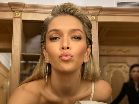 ﻿Брежнєва показала, який вигляд має з каштановим волоссям і стрижкою каре