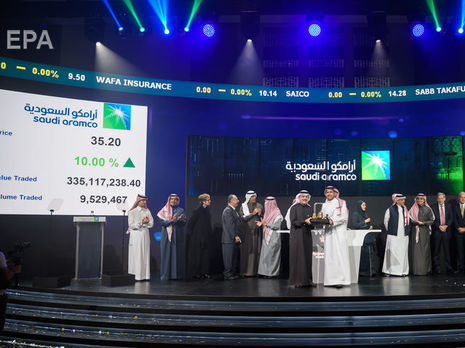 ﻿Нафтова компанія Saudi Aramco стала найдорожчою у світі в перший день після виходу на біржу