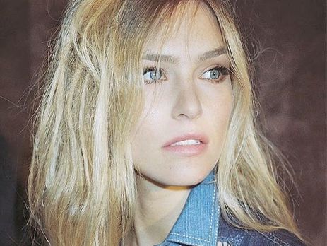 Рафаэли продемонстрировала свое тело через три недели после родов