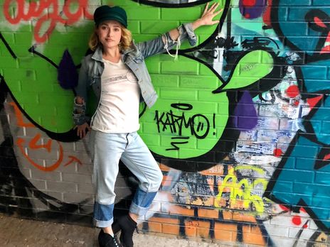 Панеттьери коротко постриглась