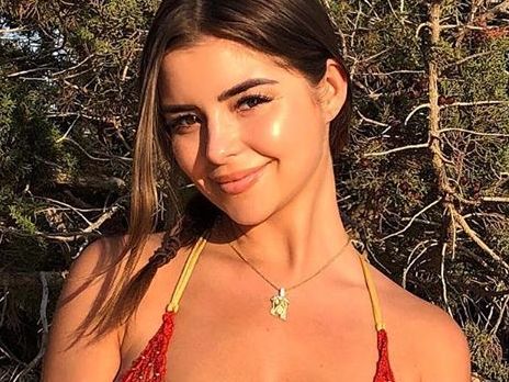 Модель plus size Деми Роуз показала голое тело