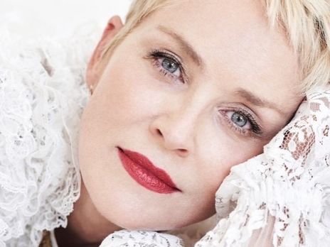 ﻿Стоун показала, який вигляд мала в юності