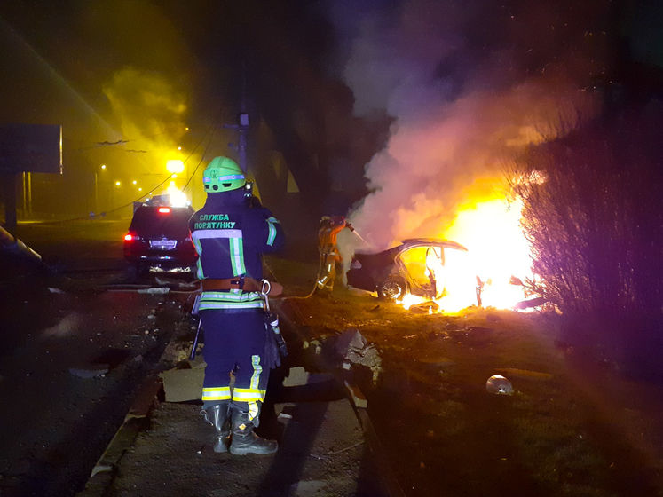 В Днепре автомобиль загорелся после ДТП, водитель погиб