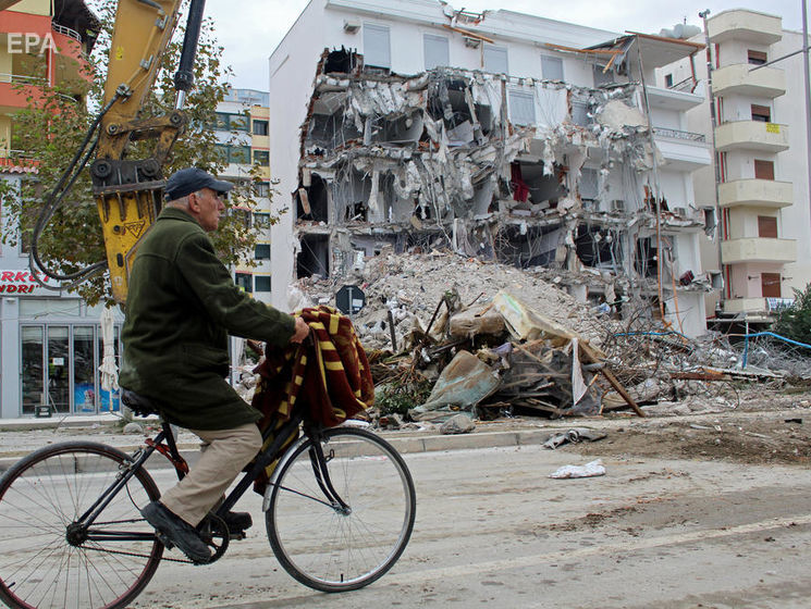 В Албании арестовали девять человек после смертельного землетрясения
