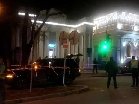 Увечері 1 грудня на перехресті вулиць Льва Толстого й Тарасівської в Києві зловмисник стріляв по автомобілю Range Rover