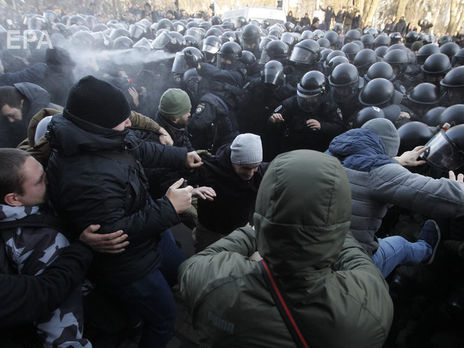 Под Верховной Радой между митингующими и правоохранителями произошли столкновения. Фоторепортаж