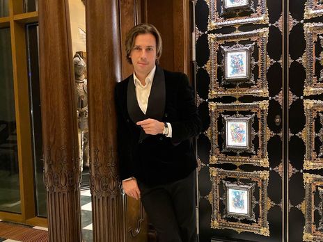 Галкин сам декорировал входную дверь в своем замке