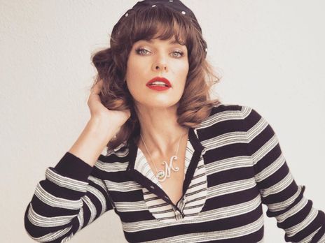 Йовович показала живот на позднем сроке беременности