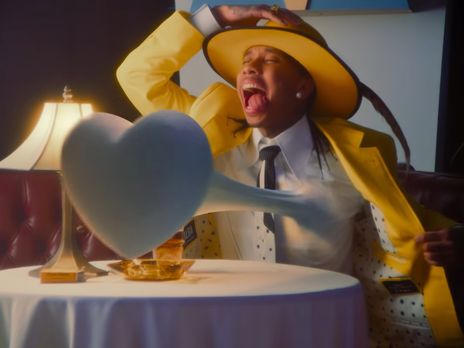 Образ рэпера Tyga в новом клипе создан по мотивам фильма "Маска"