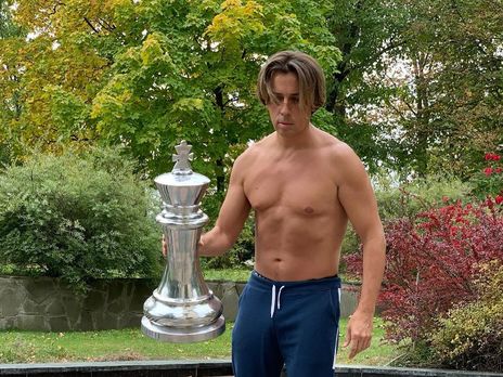 Галкин показал архивные снимки с голым торсом