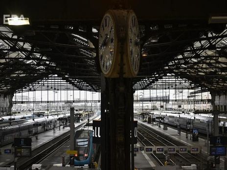 В Париже из-за забастовки отменили поезда и закрыли 14 линий метро
