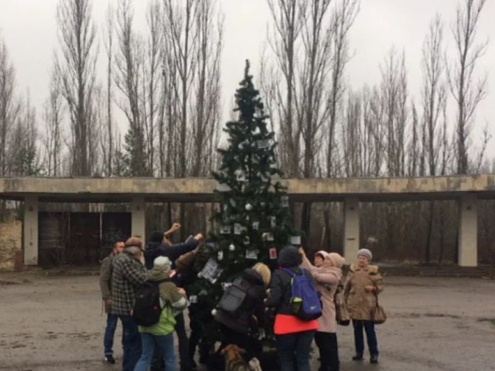 В Припяти впервые с момента аварии на ЧАЭС установили новогоднюю елку