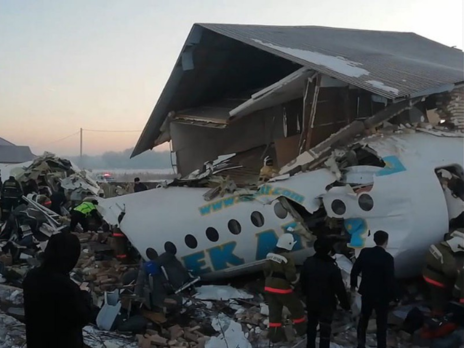 ﻿Кількість жертв авіакатастрофи в Казахстані зросла до 15
