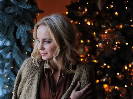 Ребрик обнародовала фото разных лет, на которых запечатлена в роли Снегурочки