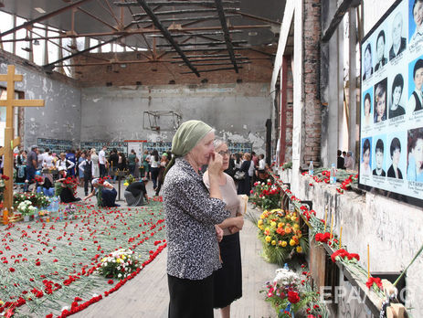 На траурной акции в Беслане матери заложников устроили акцию протеста