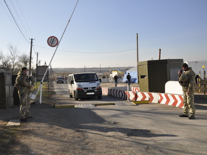 ﻿Терористи "ЛНР" заявили, що вже відвезли утримуваних українських заручників до місця обміну