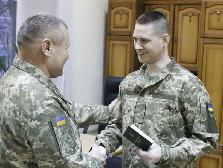 Освобожденным в результате обмена военнослужащим восстановили личные документы ВСУ
