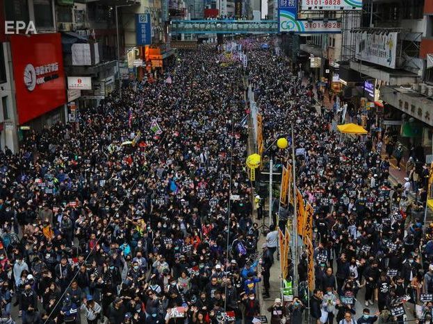 ﻿У Гонконгу на Новий рік улаштували багатотисячну акцію протесту