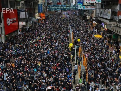 ﻿У Гонконгу на Новий рік улаштували багатотисячну акцію протесту