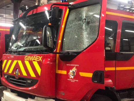 В Страсбурге в новогоднюю ночь подожгли более 200 автомобилей