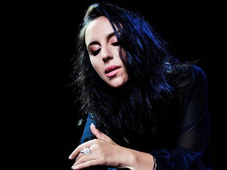 Джамала поделилась фотосетом в прозрачной блузке