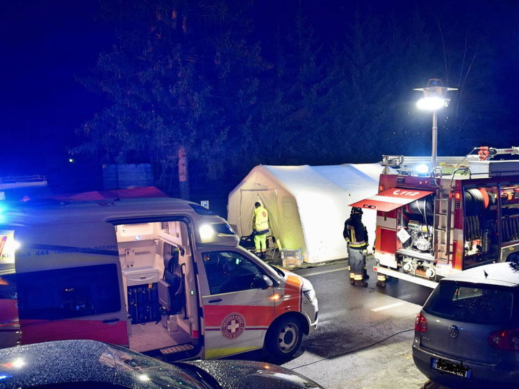 ﻿В Італії у групу туристів в'їхав автомобіль, загинуло шестеро осіб